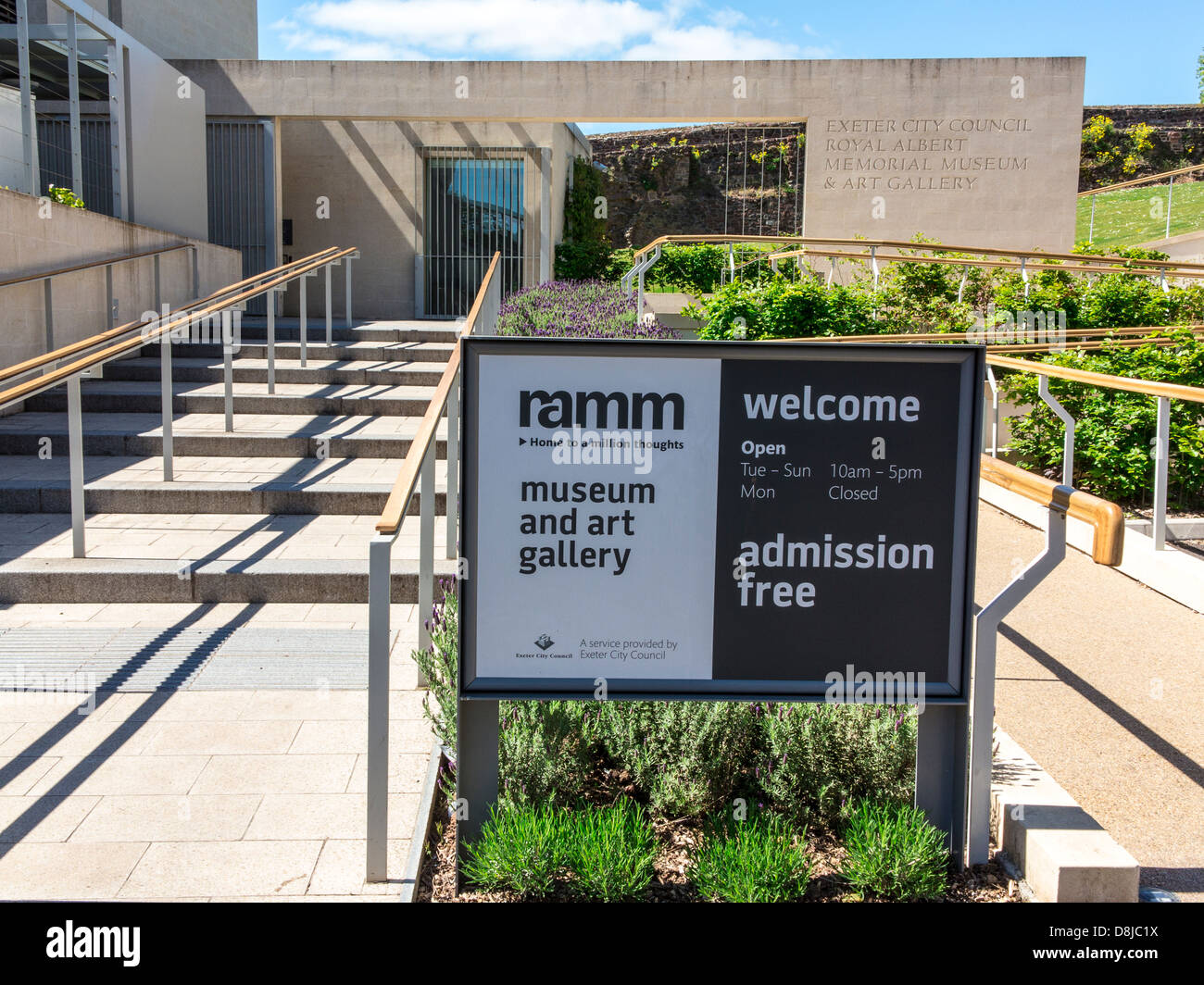 Art gallery sign hi-res stock photography and images - Alamy
