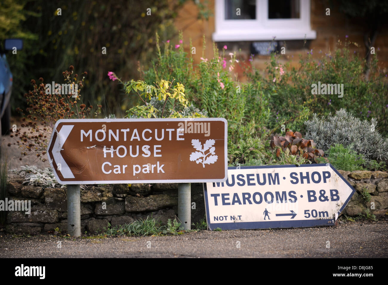Brown shop sign hi-res stock photography and images - Alamy