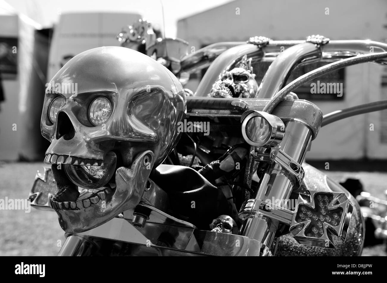 Motorcycle skull headlight hi-res stock photography and images - Alamy, image size:1300x951