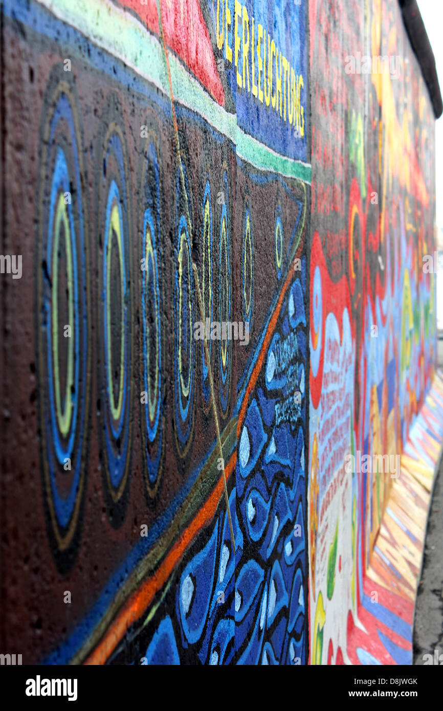 Painting the berlin wall hi-res stock photography and images - Alamy