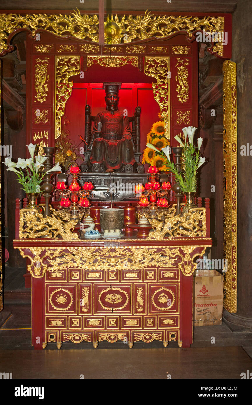 Hanoi, Vietnam Temple of Literature, Confucius statue Stock Photo Alamy
