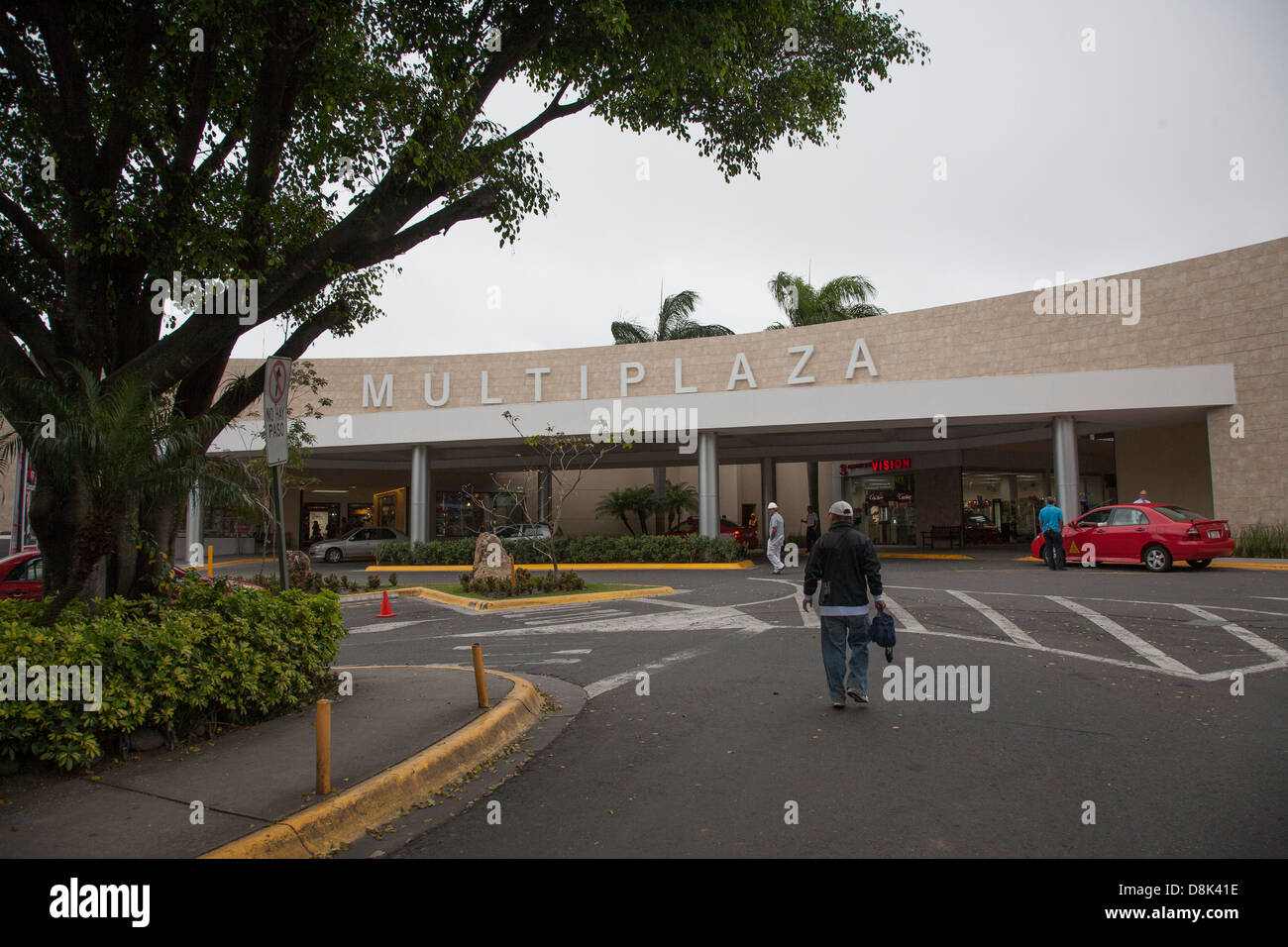 Shopping center multi plaza hires stock photography and images Alamy