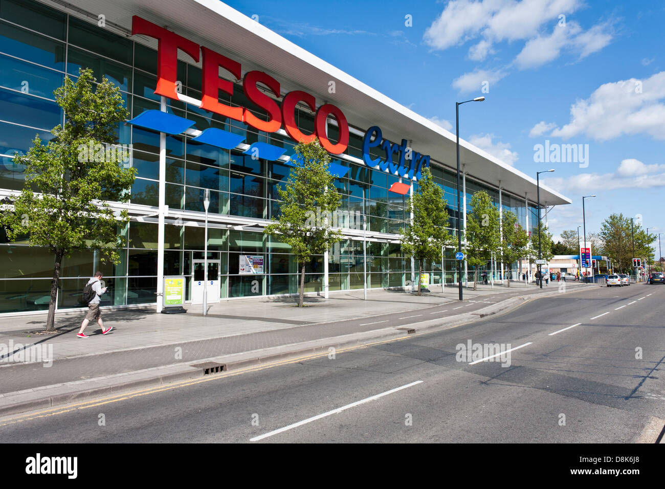 Exterior of Tesco Extra supermarket in Slough, Berkshire, England, GB, UK. Stock Photo