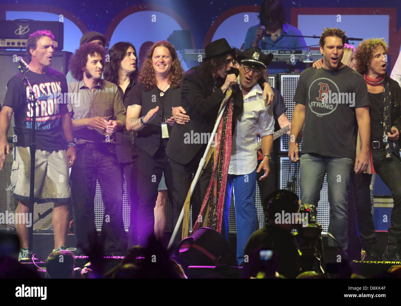 Boston, Massachusetts, U.S.A. May 30, 2013. J. Geils band lead singer Peter Wolf, center left, and Jimmy Buffett, center right, share the microphone during the last song as performers who participated in the Boston Strong concert take the stage during the Boston Strong Concert at the TD Garden on Thursday, May 30, 2013. Concert proceeds go to the One Fund which benefits the victims of the Boston Marathon Bombings. Credit:  ZUMA Press, Inc./Alamy Live News Stock Photo