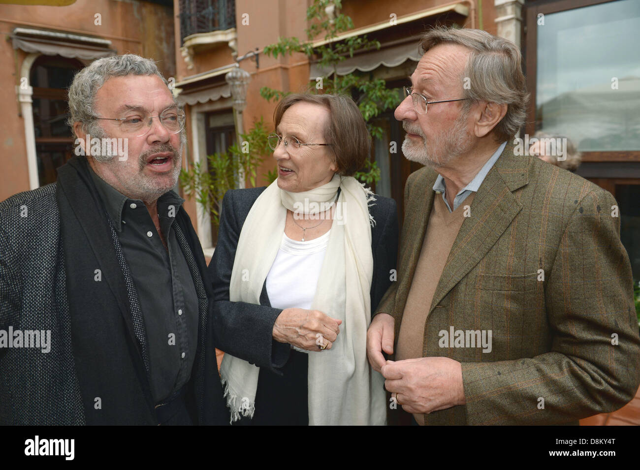 Italian stage designer Ezio Toffolutti (L) talks to art historian  Marlis Beer (C) and her husband and painter Franz Beer (R) during a reception  prior to the start of the 55th Venice Biennale 2013 in Venice, Italy, 30  May 2013. 'La Biennale di Venezia 2013' opens on 01 June 2013. Photo: Felix Hoerhager Stock Photo