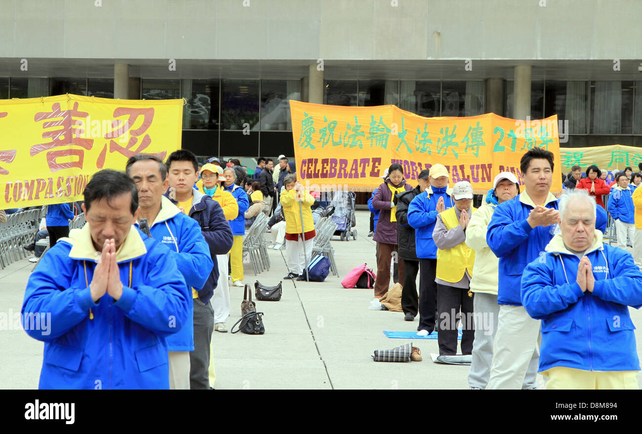 Falun Gong Practitioners in Toronto Stock Photo Alamy