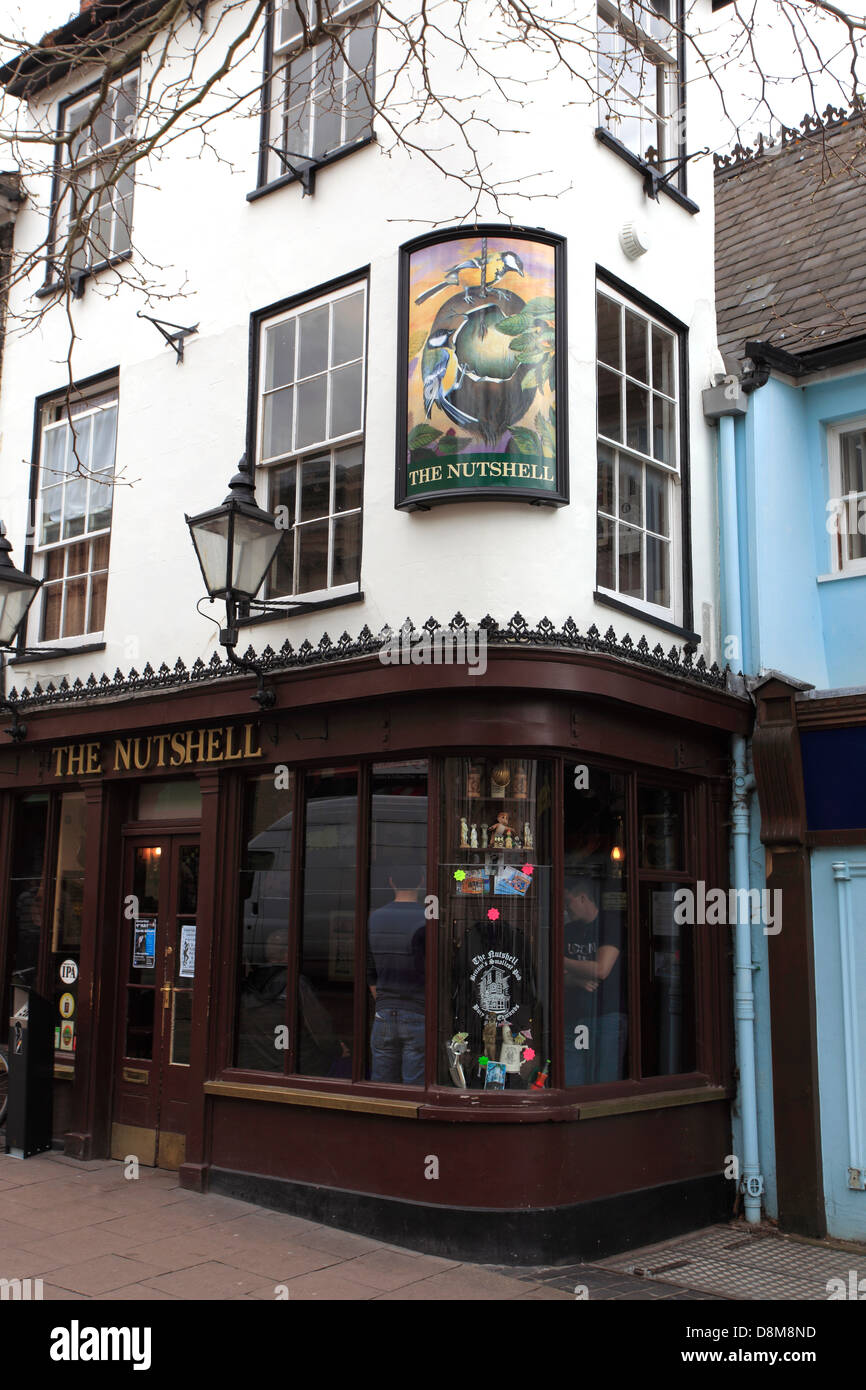 The Nutshell pub, Britain s smallest pub, Bury St Edmunds City, Suffolk County, England Stock