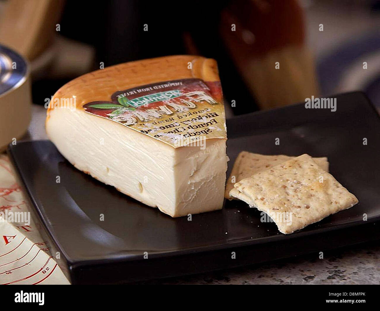 Копченый сыр в духовке. Сыр Рамболь. Сыр пекорино сыр Рамболь. Плавленный сыр Рамболь. Сыр с коричневой корочкой.