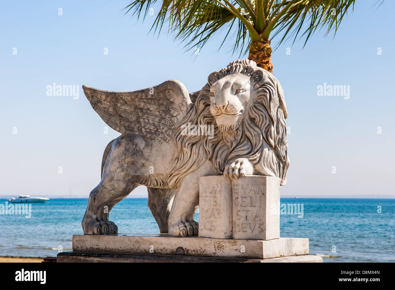 lion statue with wings Stock Photo Alamy