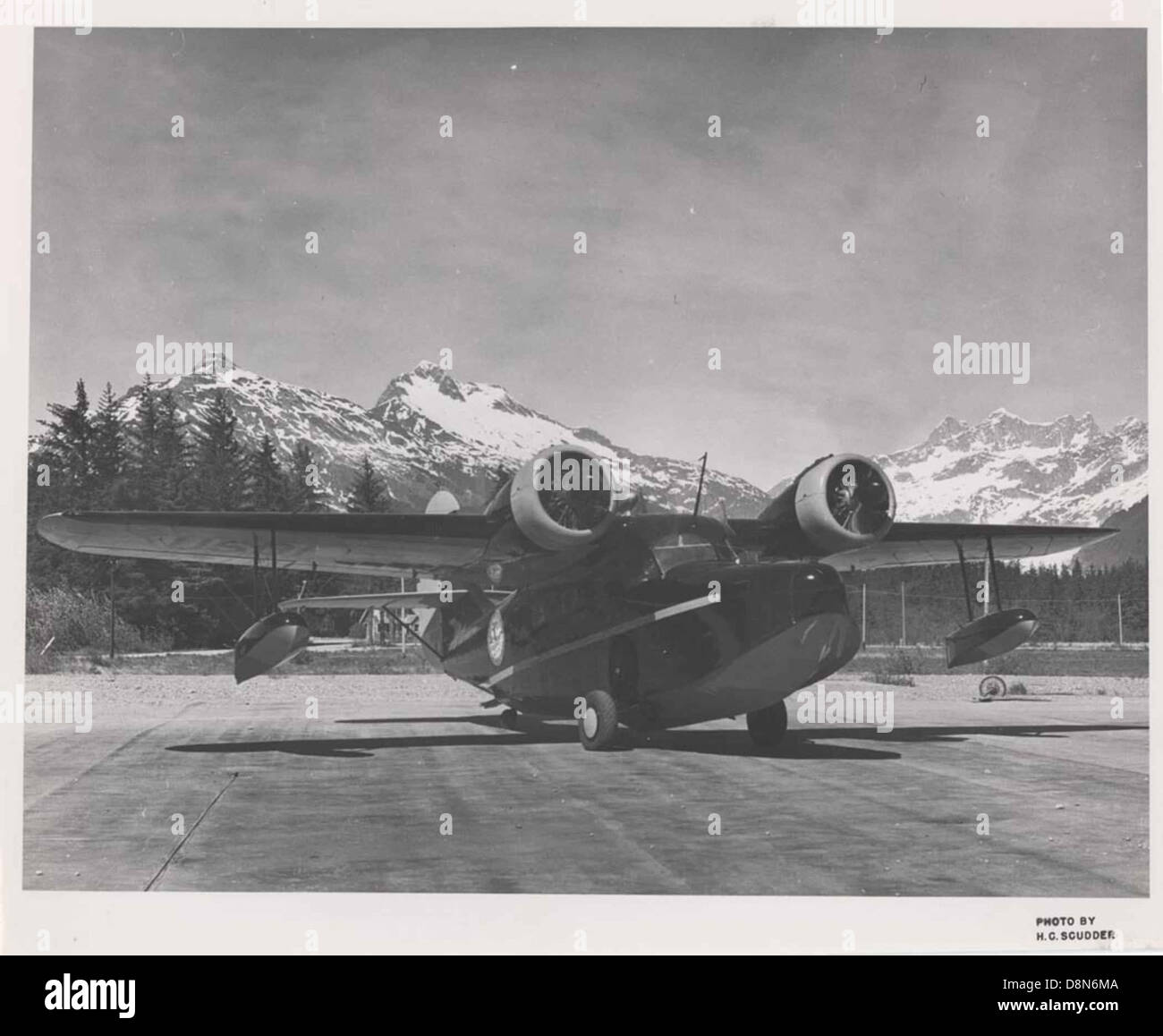 Vintage airplane passengers hi-res stock photography and images - Alamy