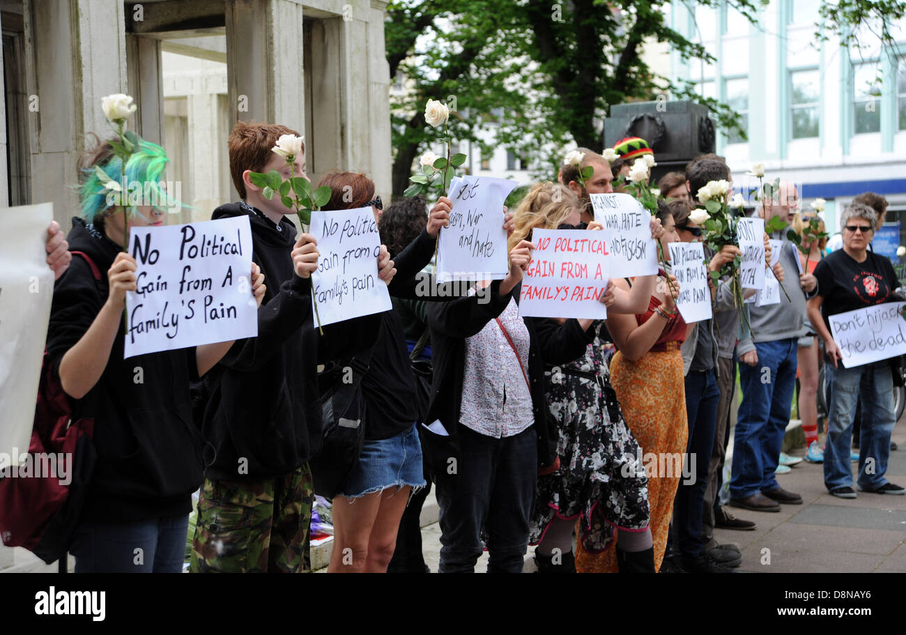 Members of  White Rose Movement an anti fascist group lay flowers to the murdered soldier Drummer Lee Rigby at Brighton war memorial Stock Photo