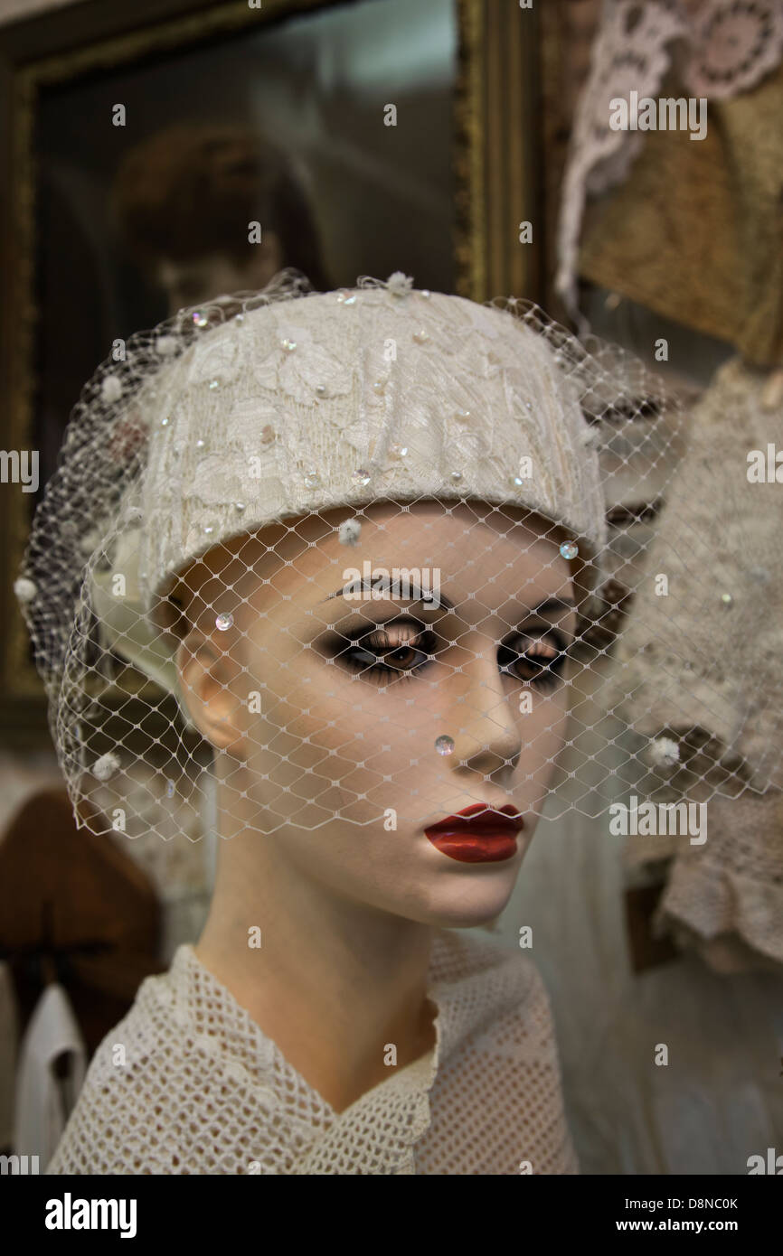 Mannequin head in an antique shop with vintage hat and veil Stock Photo -  Alamy