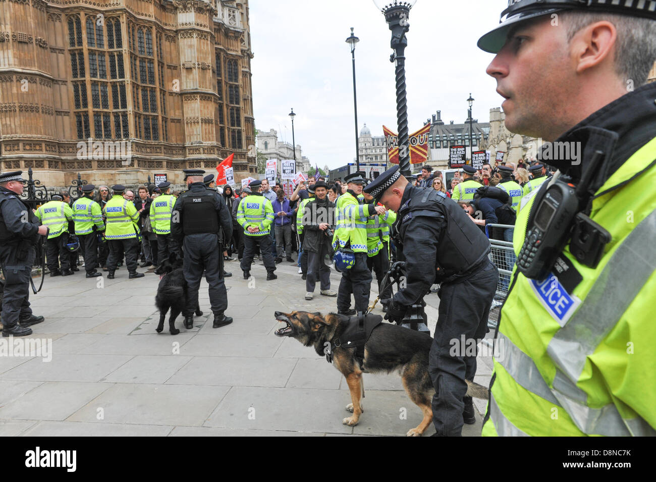 hold the line meaning police