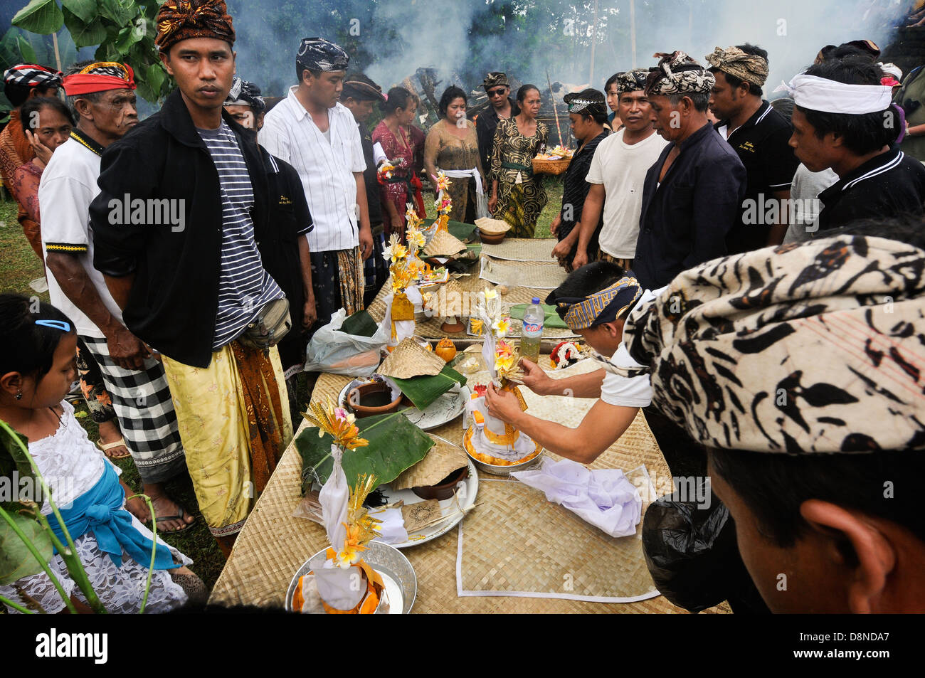 Hindu rituals on the Indonesian island of Bali Stock Photo - Alamy