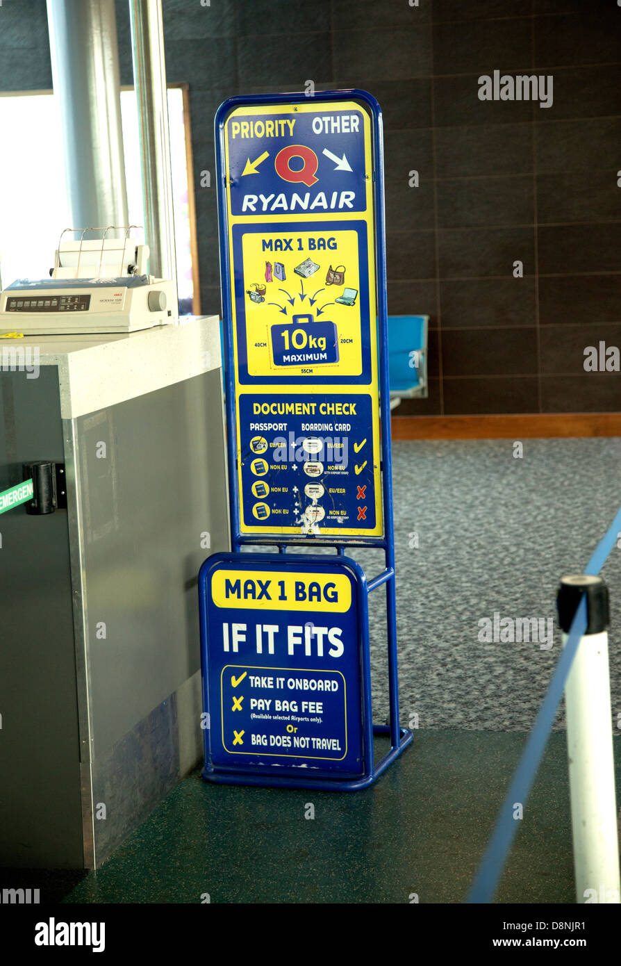 Cabin baggage sizes restrictions on Ryanair flight Stock Photo