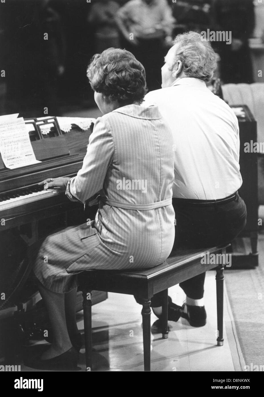 FILE PHOTO - JEAN STAPLETON, the veteran of stage and film best known as Archie Bunker's long-suffering wife Edith in the seminal TV series 'All In The Family,' died Friday May 31, 2013 at her home in New York City. She was 90. PICTURED: Jan. 1, 1971 - Los Angeles, California, U.S. - JEAN STAPLETON and CARROLL O'CONNOR in an undated still from 'All In The Family.' (Credit Image: © Globe Photos/ZUMAPRESS.com) Stock Photo