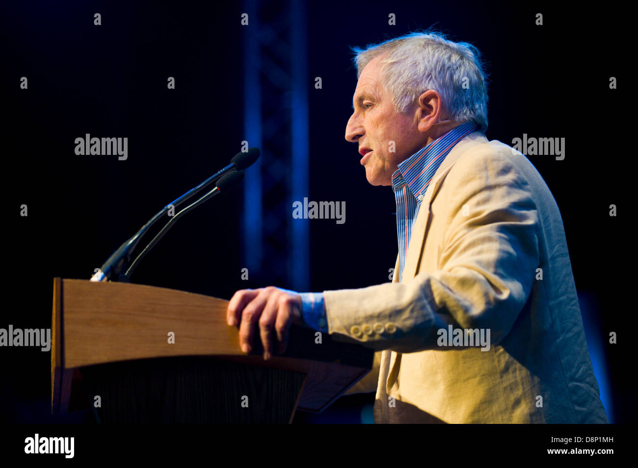 Jonathan Dimbleby speaking about WWII on stage at Hay Festival 2013 Hay