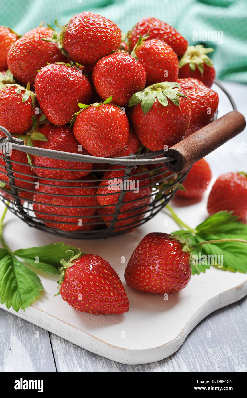 Big red strawberries hi-res stock photography and images - Alamy