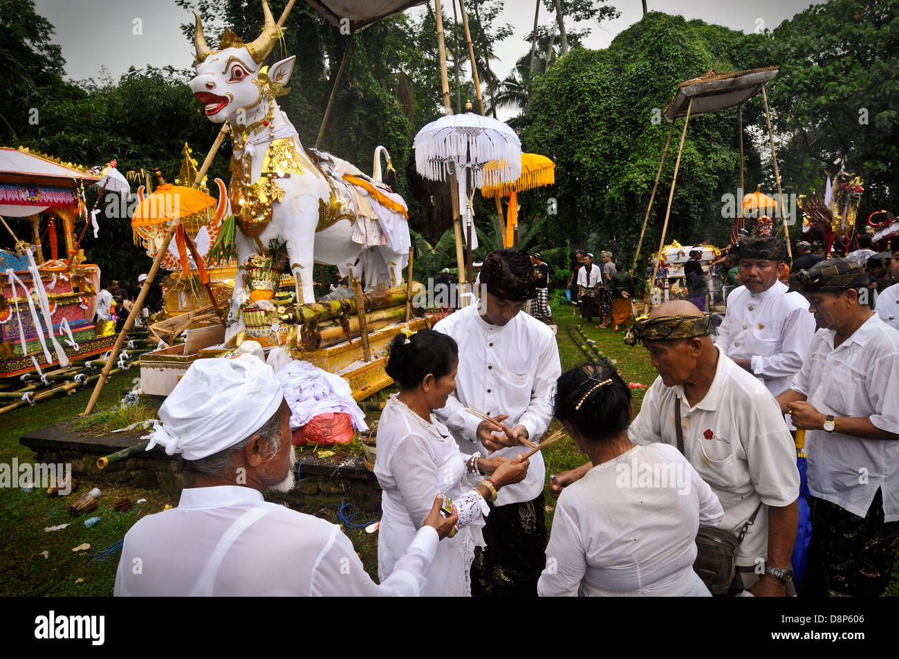 Hindu rituals on the Indonesian island of Bali Stock Photo - Alamy