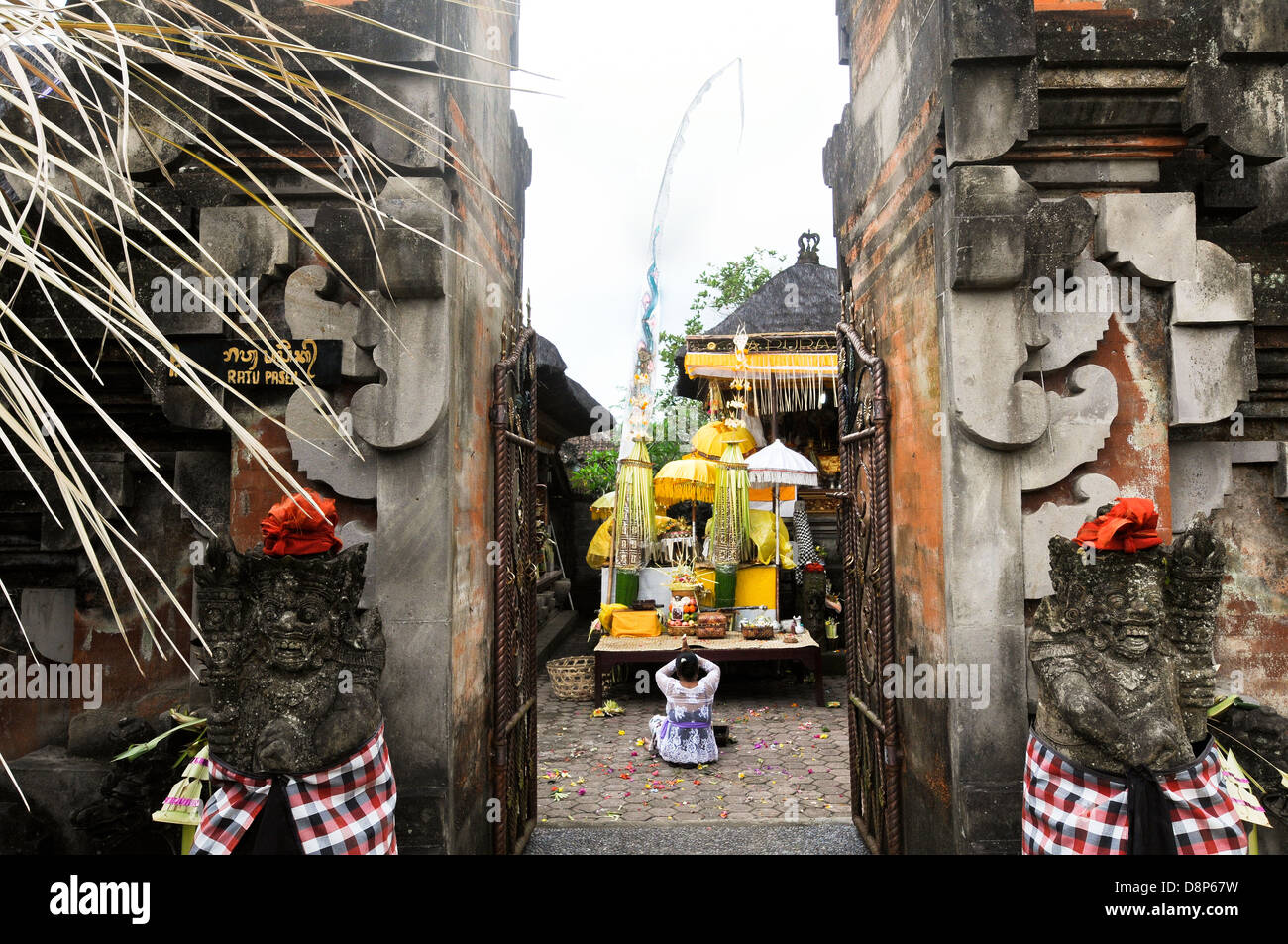 Hindu rituals on the Indonesian island of Bali Stock Photo - Alamy