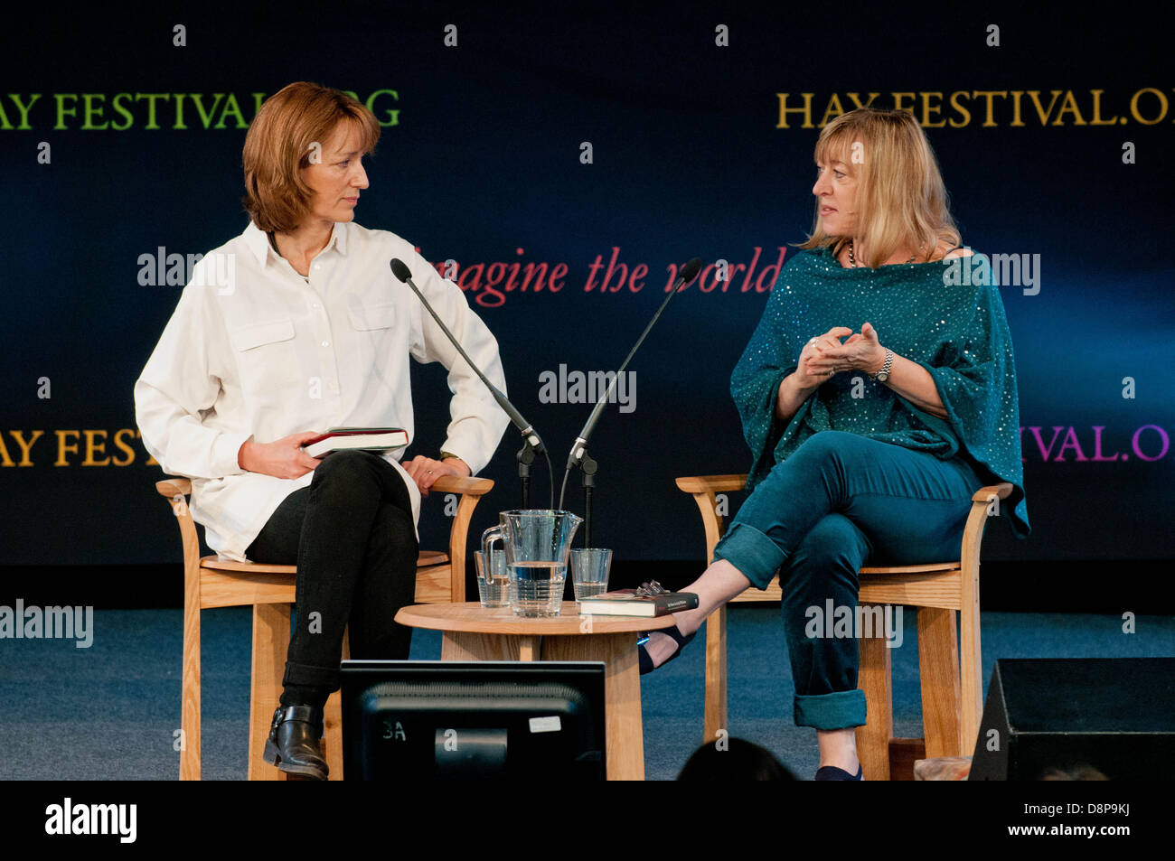 Hay on Wye, Powys, Wales, UK, Sunday 2 June 2013  Pictured: Jody Williams ( R ) talks to  Francine Stock  Re: The Telegraph Hay Festival, Hay on Wye, Powys, Wales. Stock Photo