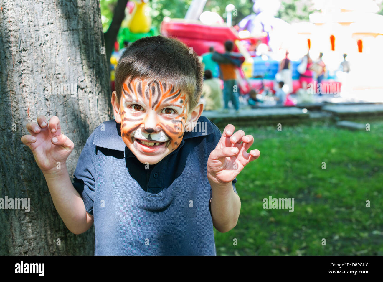 Face paint tiger hi-res stock photography and images - Alamy