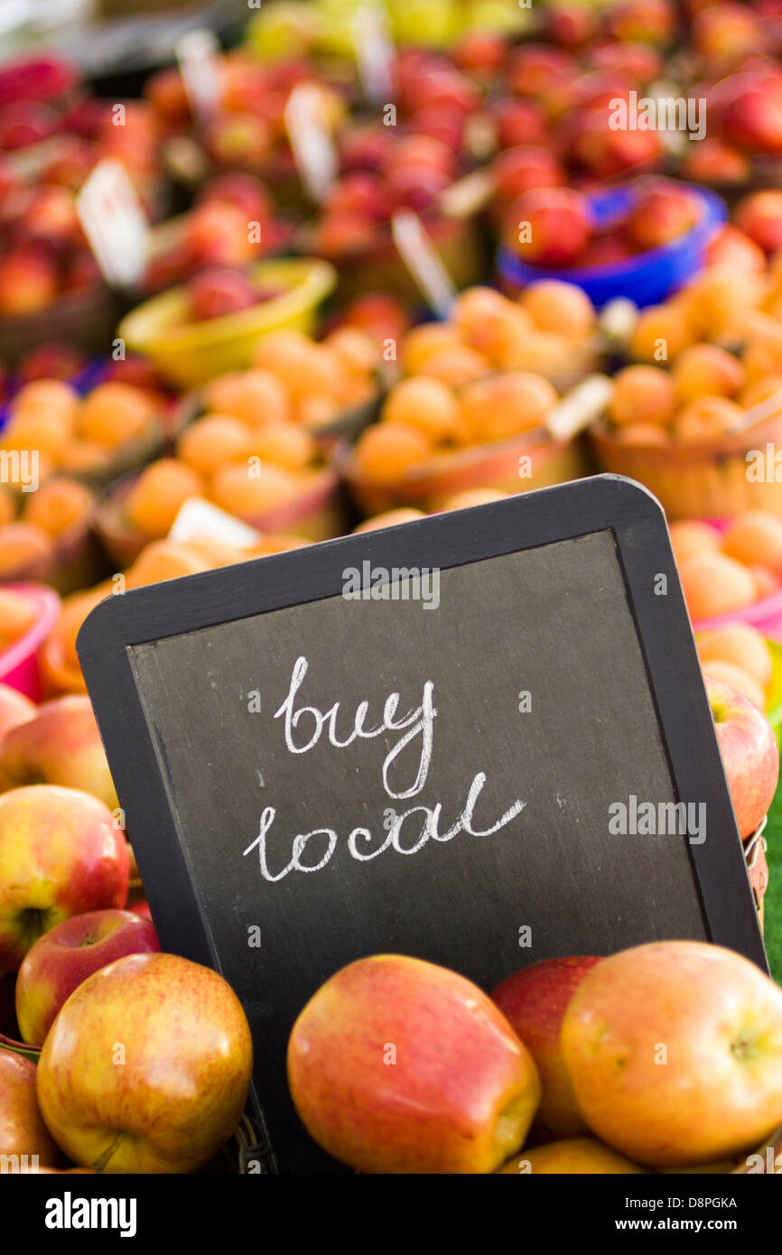 Fresh produce on sale at the local farmers market Stock Photo - Alamy