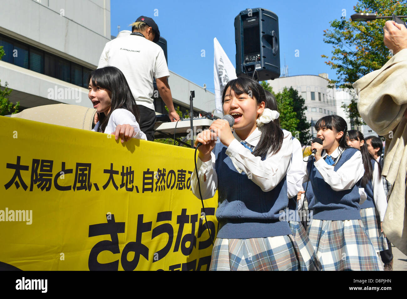 Tokyo, Japan. 2nd June 2013. Members of Seifuku Kojo Iinkai, an idol group, and hundreds of thousands of people marched against nuclear power plants in front of Tokyo Electric Power Company, or TEPCO, Uchisaiwaicho, Chiyoda, Tokyo, Japan on June 2, 2013. According to a demonstration authority, approximately 7,500 people showed up to the event. (Photo by Koichiro Suzuki/AFLO/Alamy Live News) Stock Photo