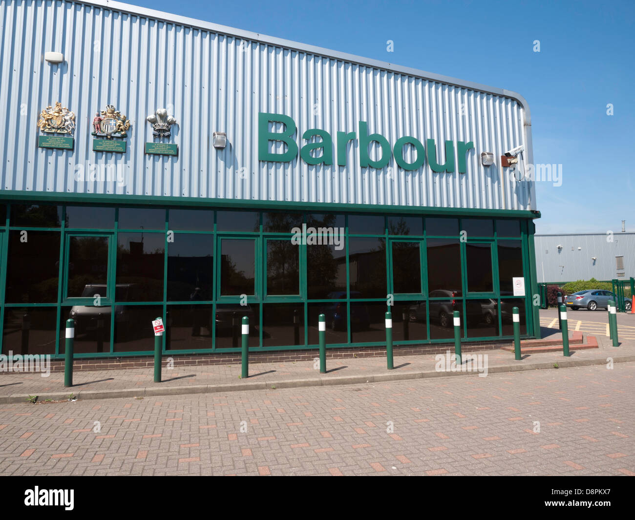 ontmoeten Oorlogsschip Civic The factory shop of J. Barbour and sons, manufacturers of fashionable  outdoor and protective clothing at South Shields Tyneside Stock Photo -  Alamy