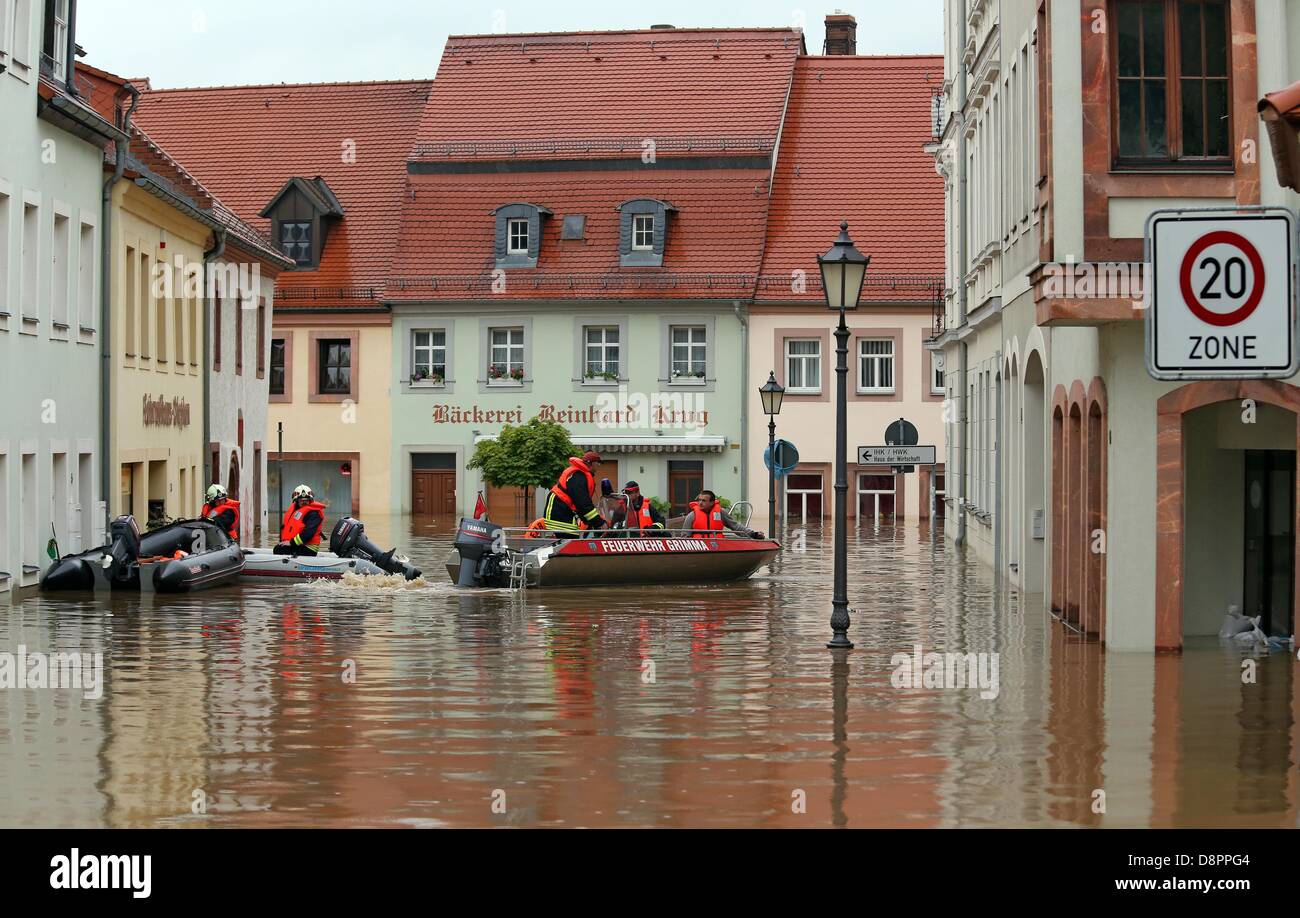 Grimma, Germany. 3rd June 2013. Rescue workers evacuate residents in Grimma. Photo: Jan Woitas/dpa/Alamy Live News Stock Photo