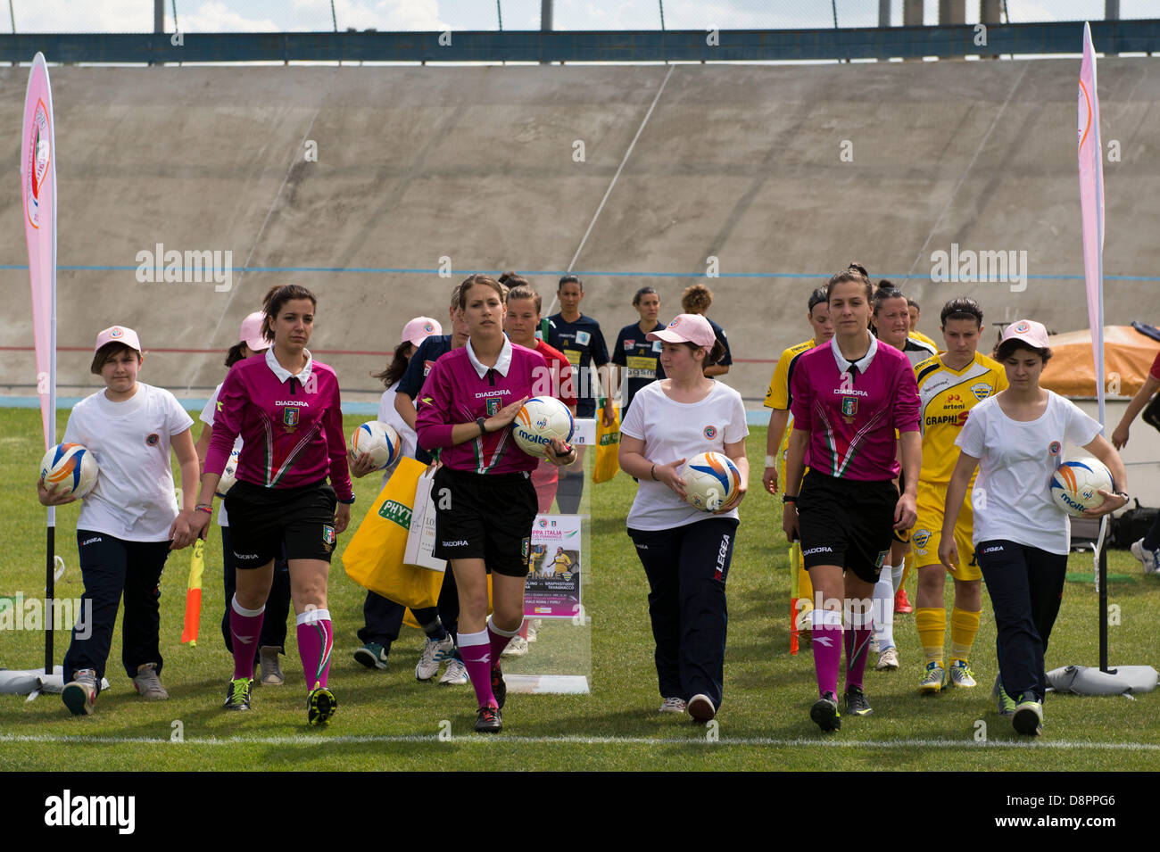 Football referee women hi-res stock photography and images - Alamy