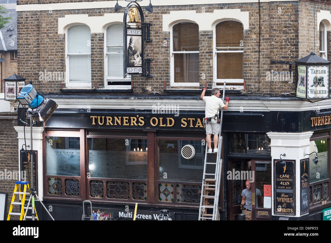 Film crew setting up on location outside Turners Old Star public house, east End. Stock Photo