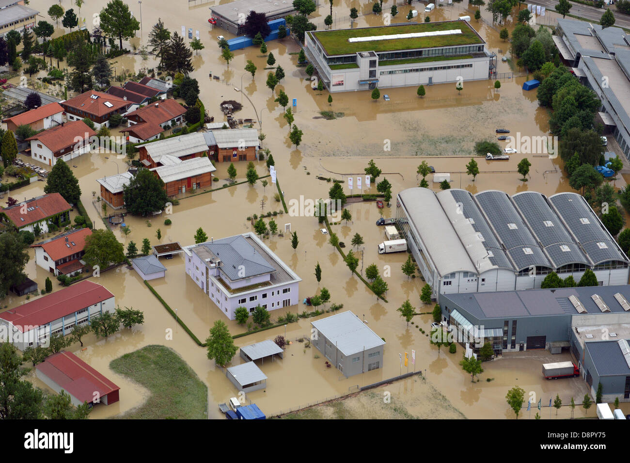Kolbermoor, Germany. 3rd June 2013. The land is flooded around Kolbermoor near Rosenheim, Germany, 03 June 2013. Heavy rains are causing serious flooding in Bavaria and other areas of Germany. Photo: PETER KNEFFEL/dpa/Alamy Live News Stock Photo