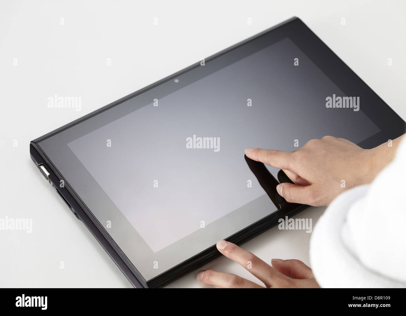 Hands using a tablet hi-res stock photography and images - Alamy