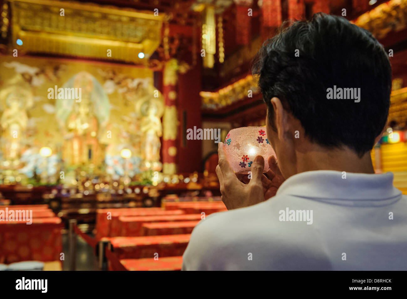 Man praying inside the Tooth Relic temple, Singapore, Asia Stock Photo