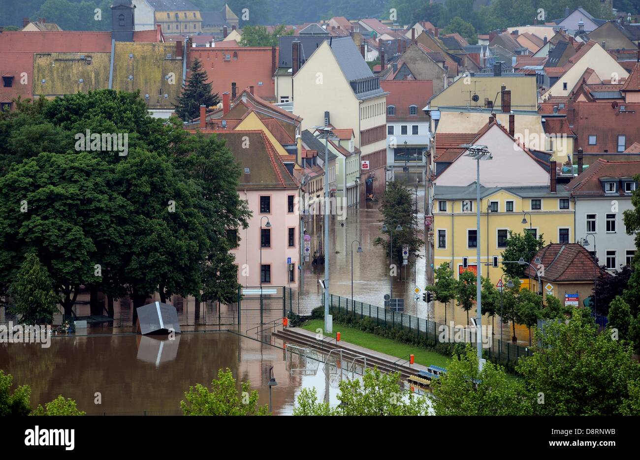 Grimma, Germany. 4th June 2013. Water has submerged the roads and streets in Grimma. The level of the river Mulde is curently decreasing. Photo: Hendrik Schmidt/dpa/Alamy Live News Stock Photo