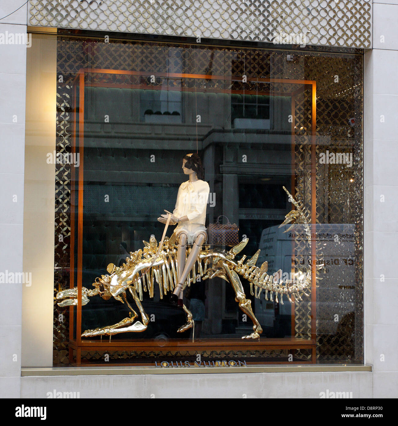 713 Louis Vuitton Shop Window Display Stock Photos, High-Res