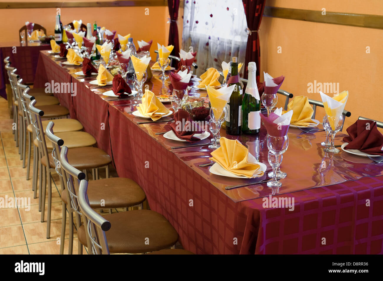 banquet bordeaux table Stock Photo