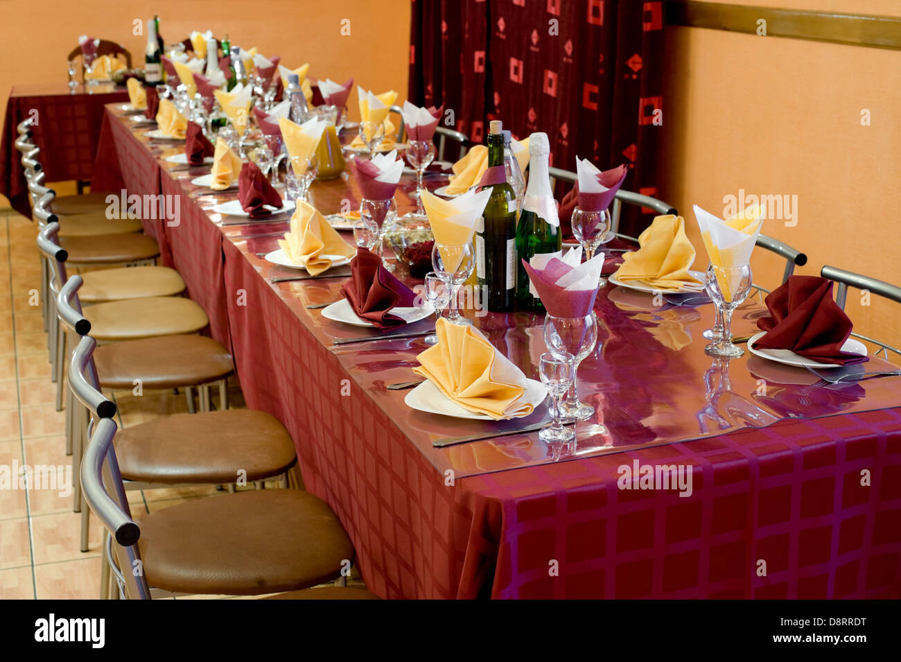 banquet bordeaux table Stock Photo