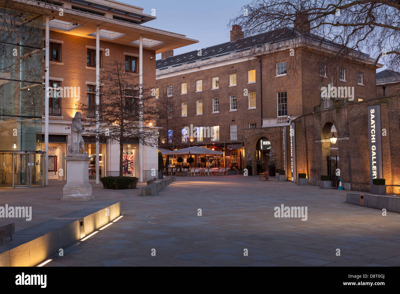 Retail stores and restaurants in Duke of York Square,Chelsea,London Stock Photo