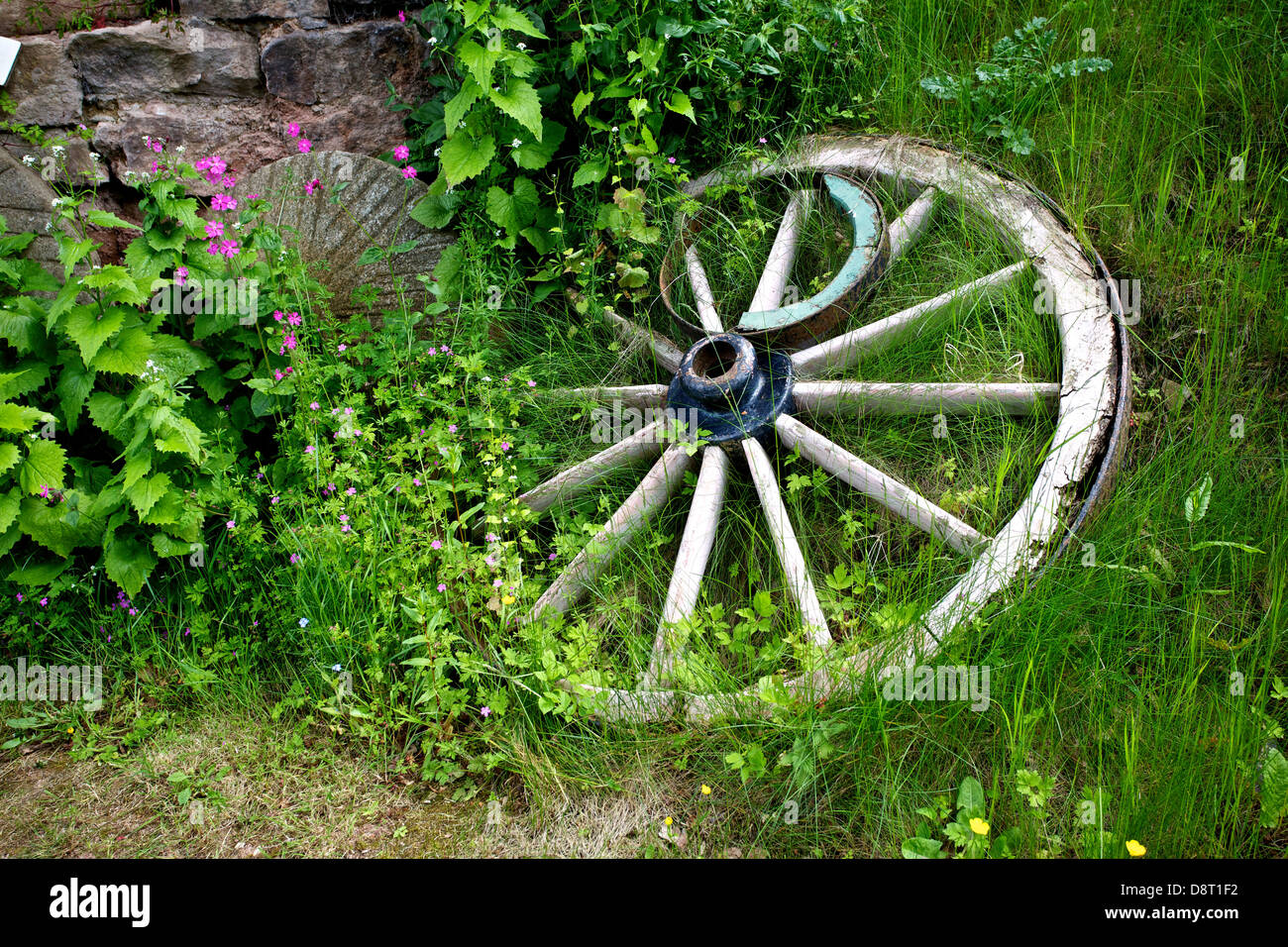Old wagon wheel - Shropshire England Stock Photo