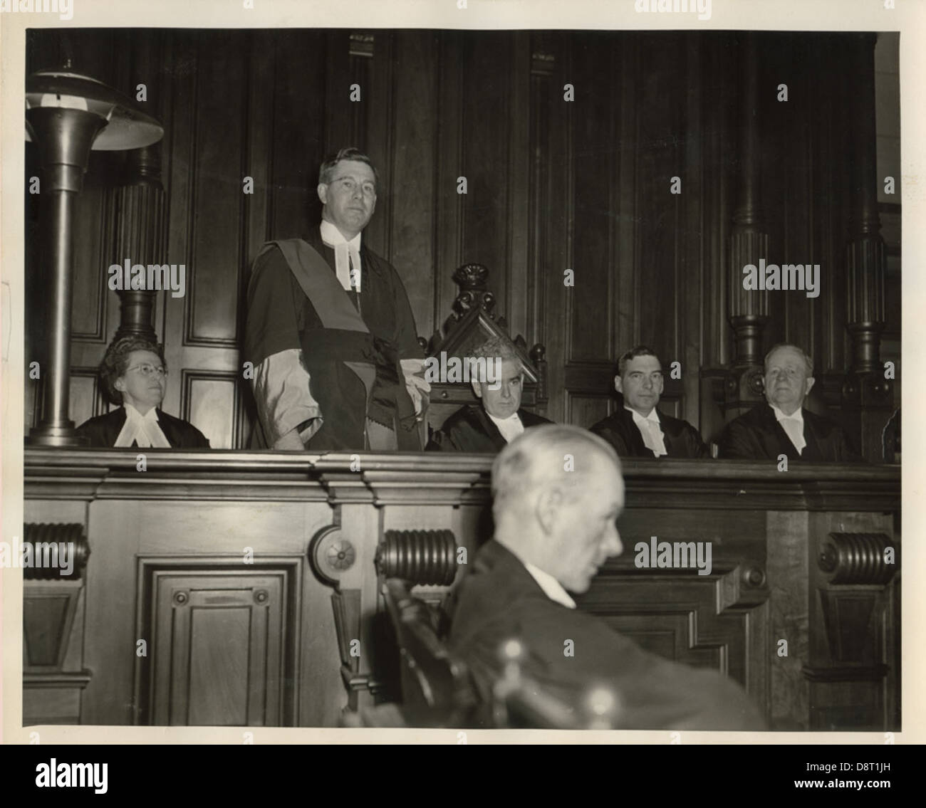 Justices Helen Kinnear, George Gale, Thomas J. Darby, Harold E. Fuller, and James Stanbury on the bench of the Lincoln County co Stock Photo