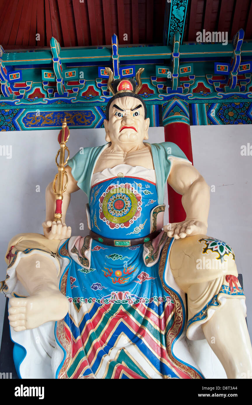 Buddhist guardian at the entrance to Daxiangguo Temple, Kaifeng, China Stock Photo