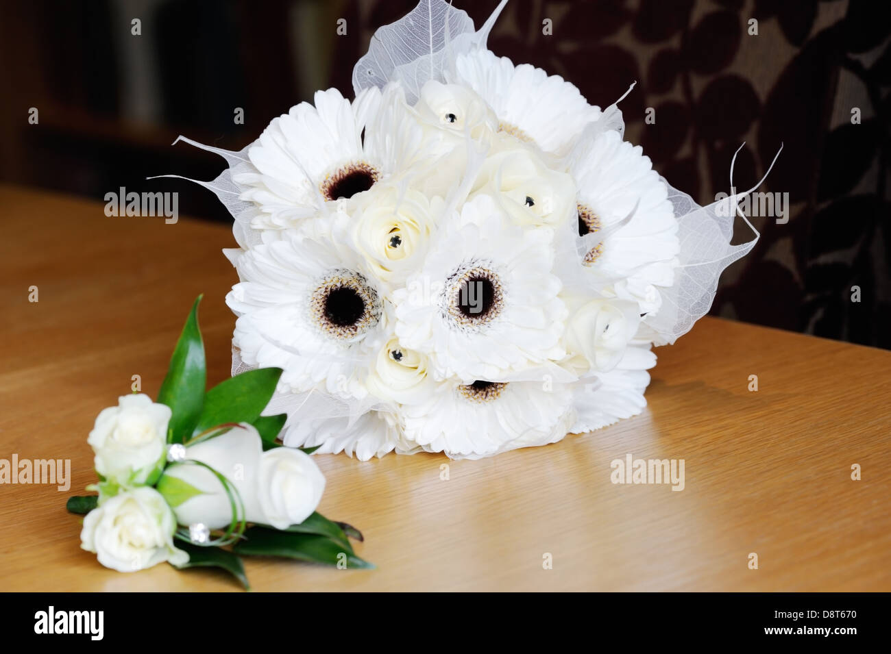 Mother of bride corsage hires stock photography and images Alamy