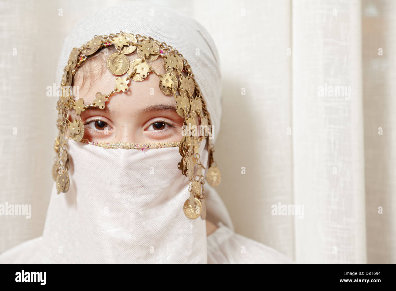 Little girl covering face Stock Photo - Alamy