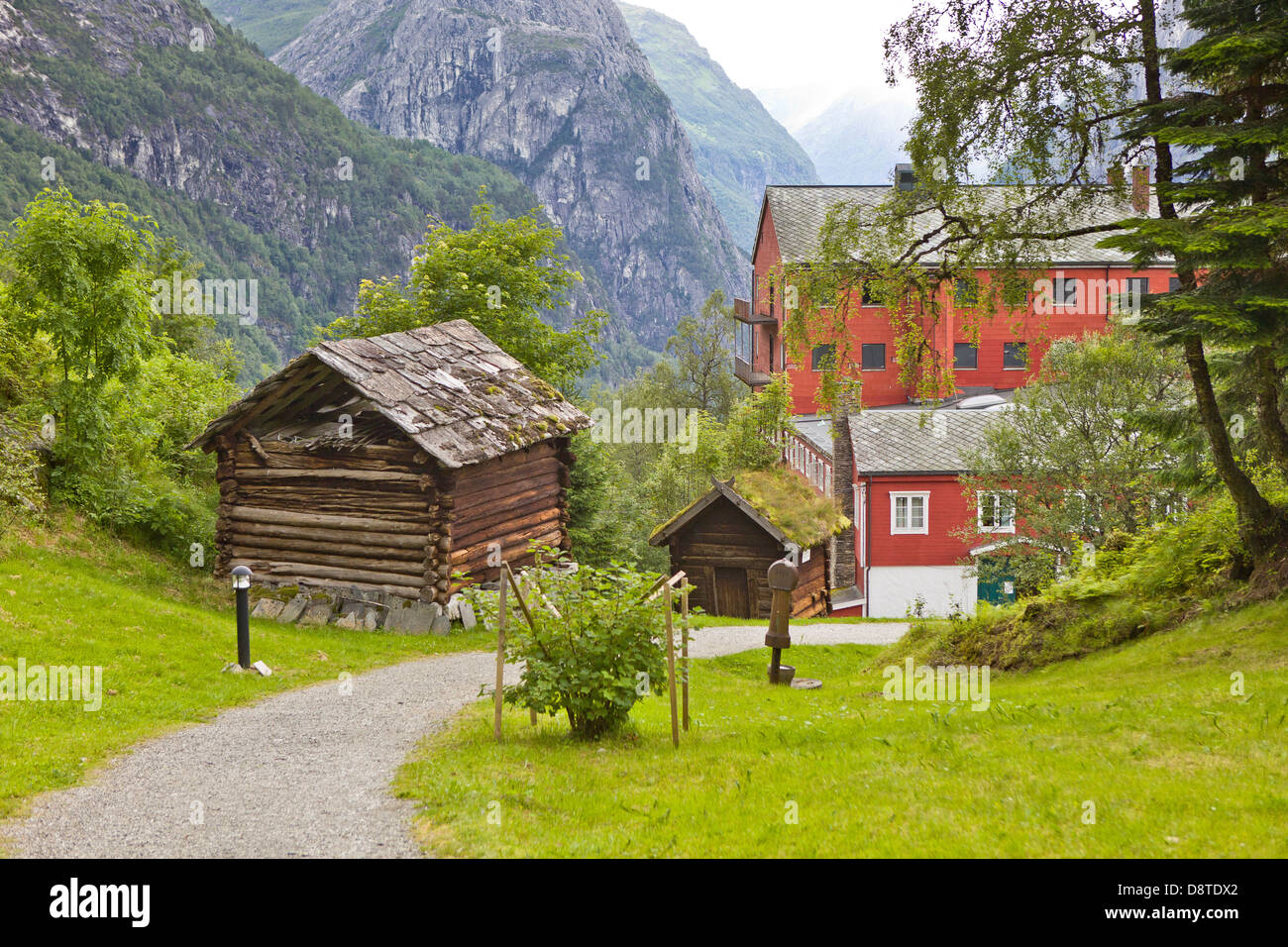 Log cabin home house hi-res stock photography and images - Alamy