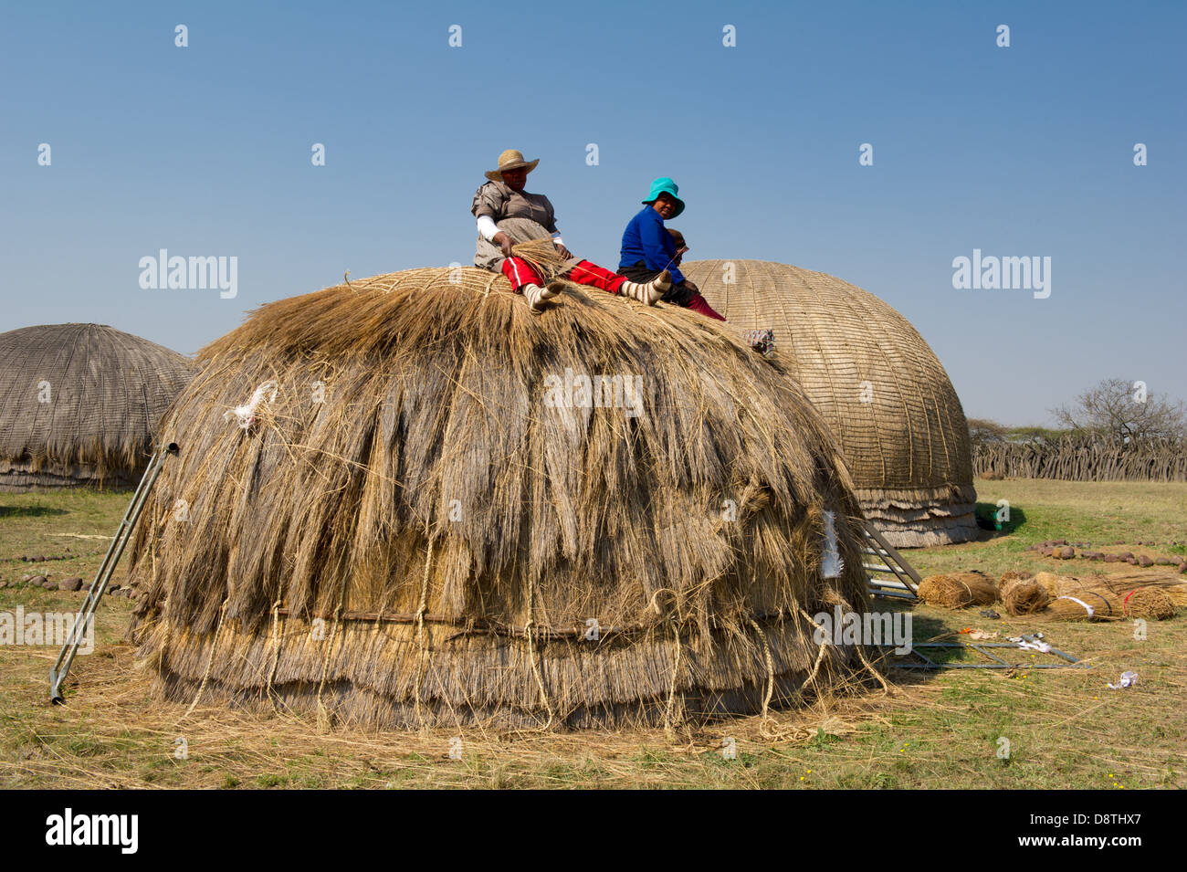 Woman thatching a hut at Ondini Heritage Site, Recreation of King Cetshwayo's residence at Ondini, Ulundi, South Africa Stock Photo