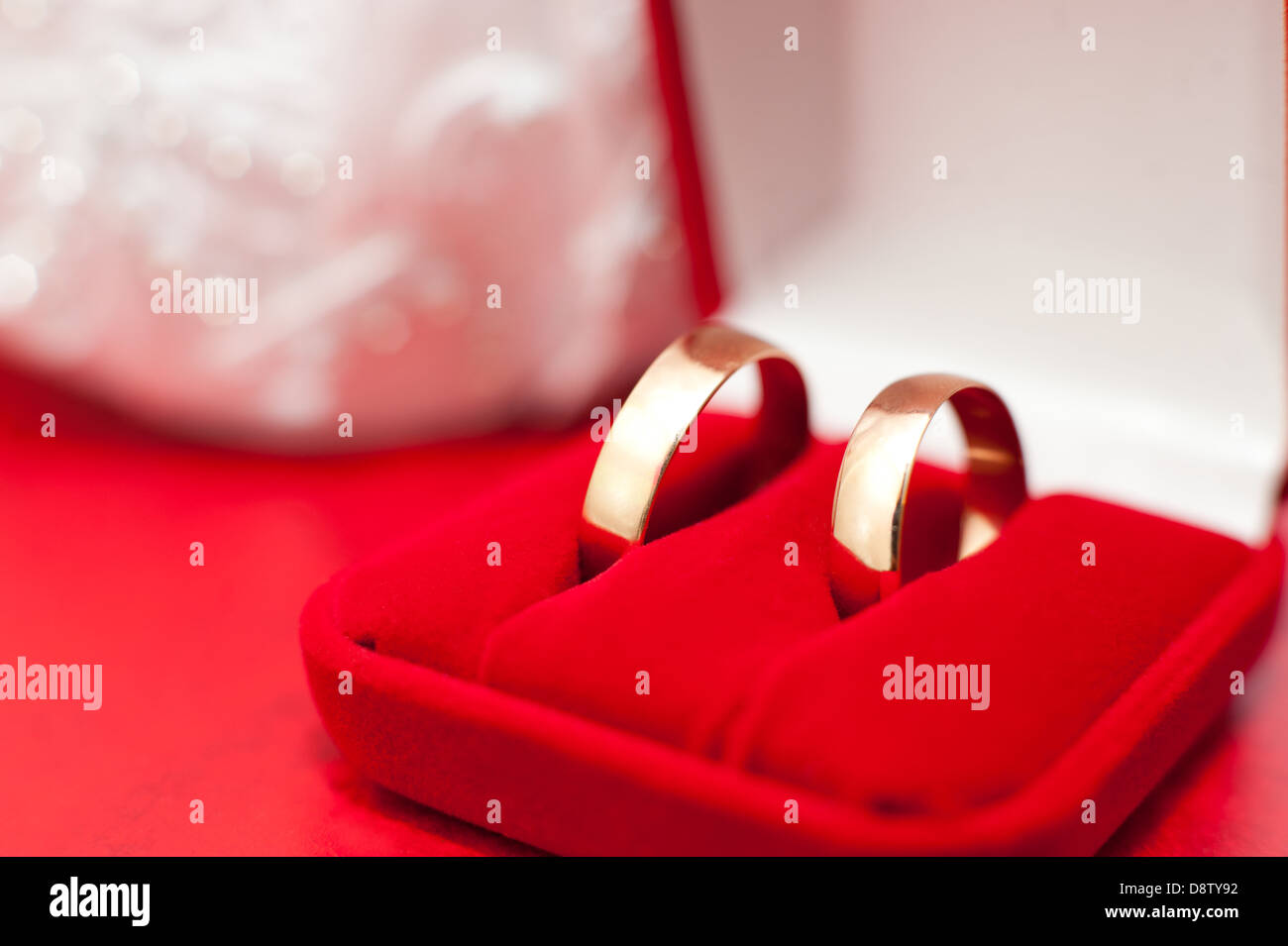wedding rings, macro Stock Photo - Alamy