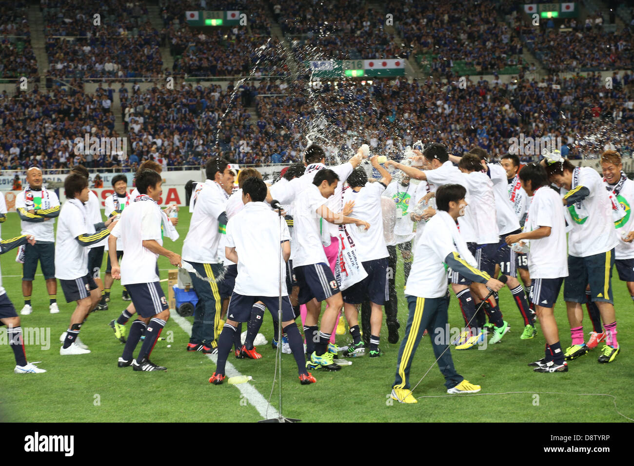 Saitama, Japan. 4th June 2013. Japan's national soccer team celebrate after their FIFA World Cup Brazil 2014 Asian Qualifier Final Round Group B between Japan 1-1 Australia at Saitama Stadium 2002, Saitama, Japan. (Photo by Kenzaburo Matsuoka/AFLO/Alamy Live News) Stock Photo