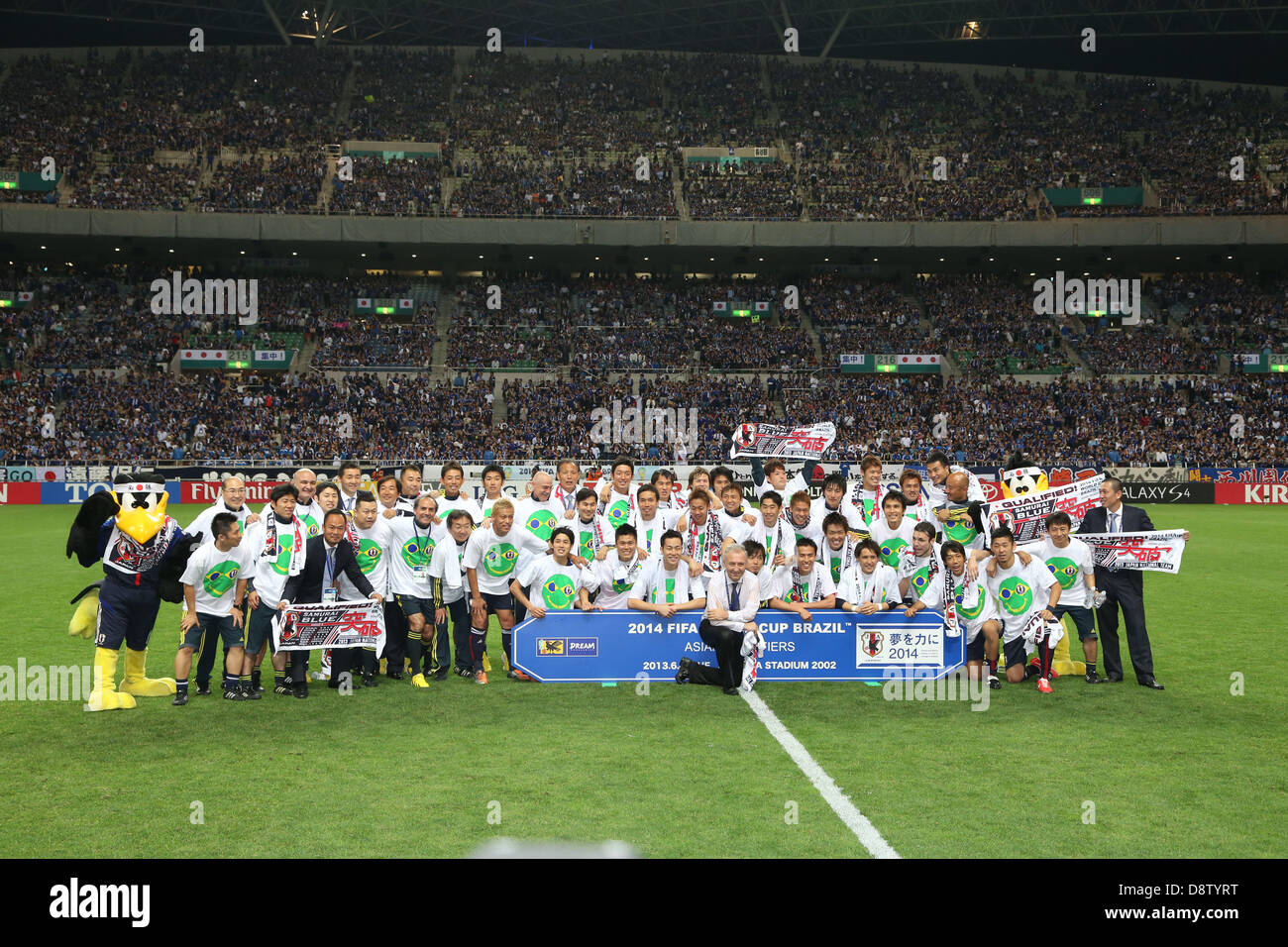 Saitama, Japan. 4th June 2013. Japan's national soccer team celebrate after their FIFA World Cup Brazil 2014 Asian Qualifier Final Round Group B between Japan 1-1 Australia at Saitama Stadium 2002, Saitama, Japan. (Photo by Kenzaburo Matsuoka/AFLO/Alamy Live News)  14 Stock Photo